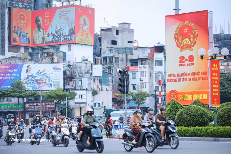A large billboard at O Cho Dua intersection marks the 81st National Day of the Socialist Republic of Vietnam (September 2, 1945–2026). (Photo: VNA)