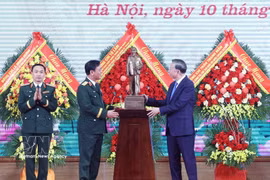 Top leader attends military anniversary, inspects key Hanoi projects