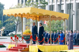 Top Vietnamese leader hosts welcome ceremony for Swiss President