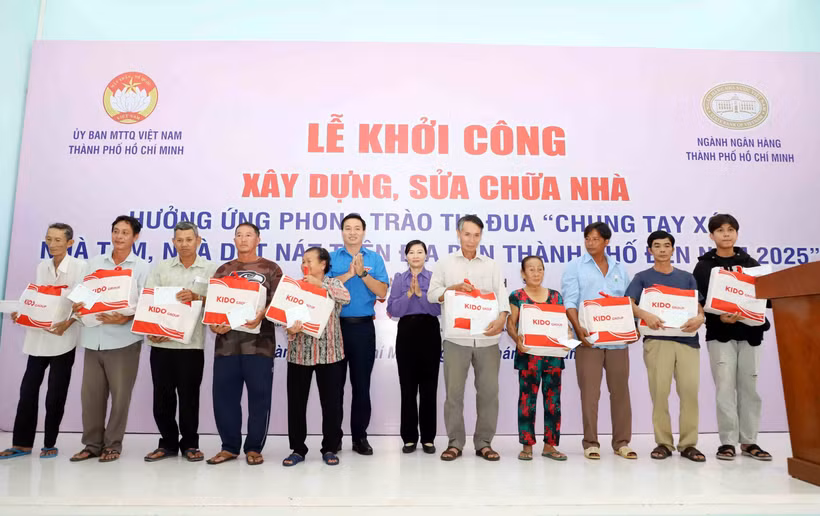 Gifts presented to impoverished households in Can Gio district at the ceremony. (Photo: VNA)