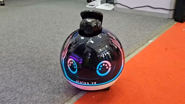 A product with AI application was displayed at a trade fair in Hanoi (Photo: VNA)