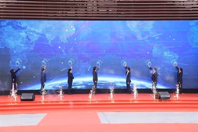 Delegates perform the launch ceremony ritual. (Photo: Photo courtesy of MoET)