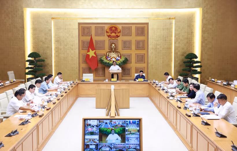Prime Minister Pham Minh Chinh chairs a teleconference to review recovery efforts following the devastating impact of Typhoon Bualoi, and to prepare for the arrival of Typhoon Matmo. (Photo: VNA)