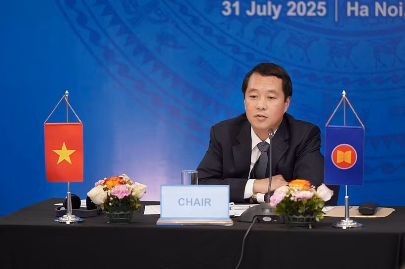 Bui Chinh Nghia, Deputy Director of the Forestry and Forest Protection Department and Director of the CITES Vietnam Management Authority, speaks at the meeting. (Photo: VNA)