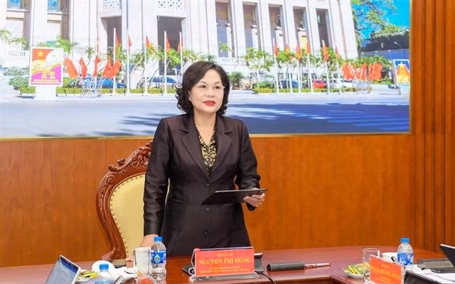 Governor of the State Bank of Vietnam Nguyen Thi Hong says basically, the 4 mandatory transferred banks complete their organisational structure model and consolidated their senior personnel. (Photo thoibaonganhang.vn