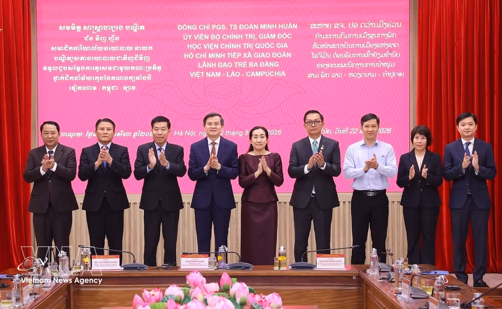 vnanet-young-officials-exchanges-help-strengthen-vietnamlaoscambodia-ties.jpg