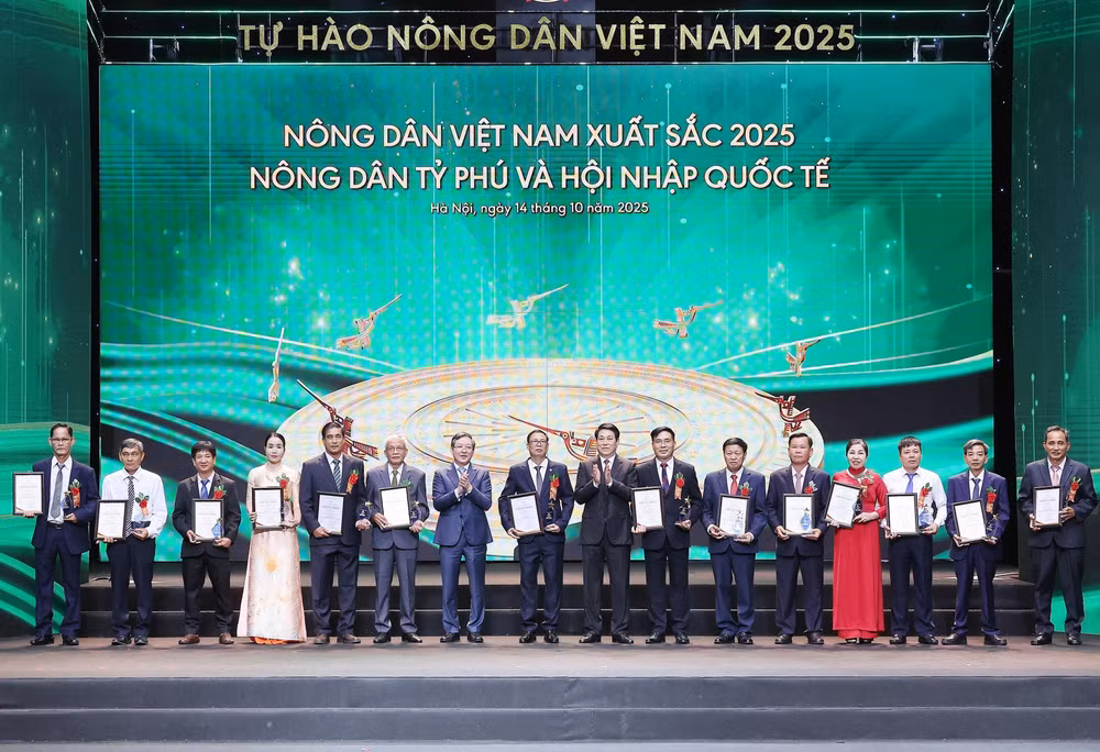 ceremony-honouring-vietnamese-farmers-2.jpg