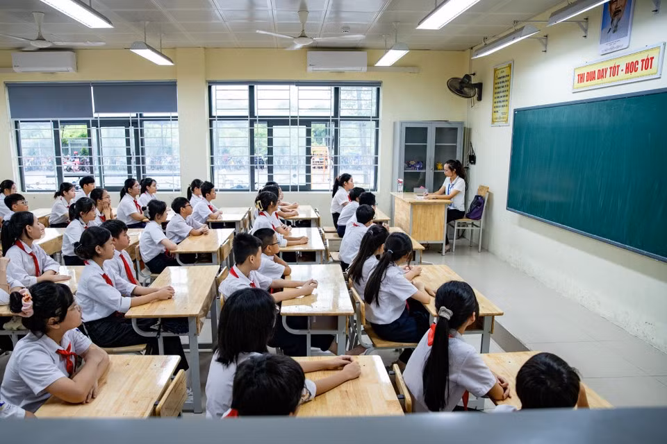 Vietnam is entering a new era with a stable political regime, fast economic growth, deep integration, and significant progress in social security, cultural development, health care, education, improvement of people's living standards. (Photo: VNA)
