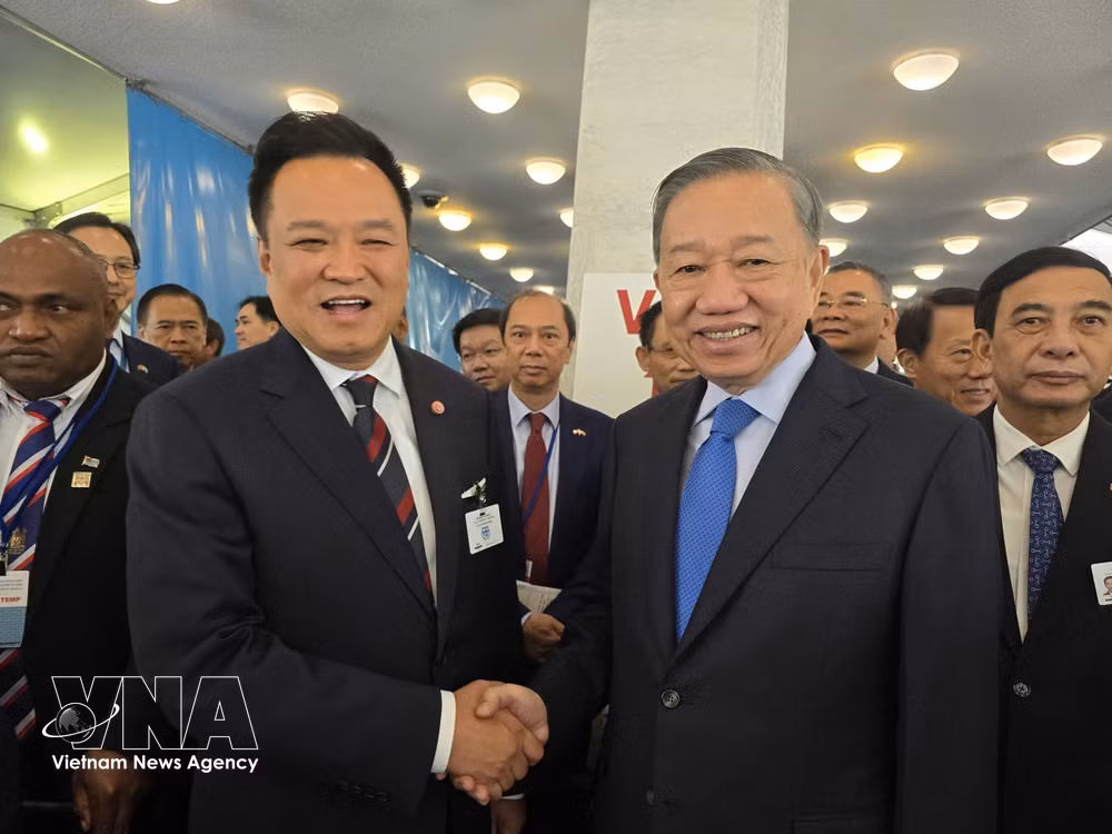 vnanet-general-secretary-and-president-to-lam-meets-thai-prime-minister.jpg