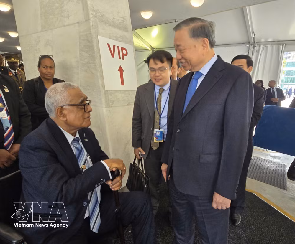 vnanet-general-secretary-and-president-to-lam-meets-fijian-president.jpg