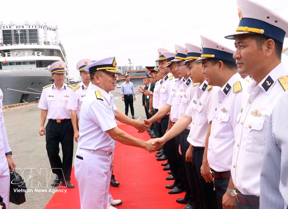 vnanet-royal-thai-navys-htms-naresuan-2.jpg