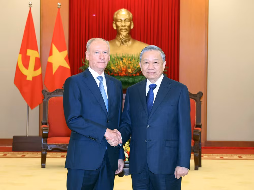 party-chief-receives-aide-to-russian-president-2.jpg
