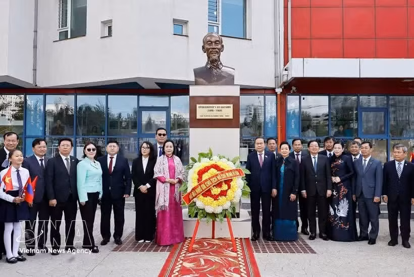 school-named-after-president-ho-chi-minh-in-mongolia.jpg