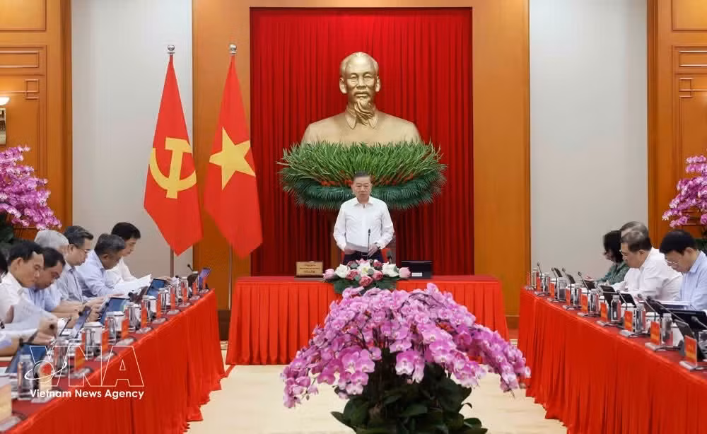 Party General Secretary and State President To Lam chairs the first meeting of the Central Steering Committee for reviewing practice and considering the amendment and supplementation of the Party Statutes on August 5. (Photo: VNA)