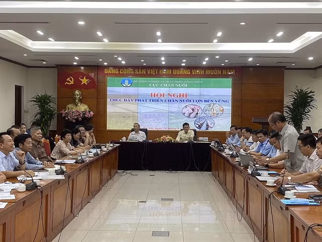 Conference on sustainable farming development in Hanoi on August 14. (Photo: vnbusiness.vn) 