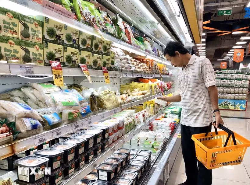 A shopper in Ho Chi Minh City (Photo: VNA)