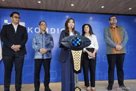 Minister of Communication and Digital Affairs Meutya Hafid speaks in a press conference in Jakarta on April 28. (Photo: ANTARA)
