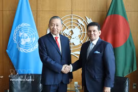 General Secretary of the Communist Party of Vietnam Central Committee and President To Lam (L) meets President of the 81st session of the United Nations General Assembly (UNGA 81) Khalilur Rahman (Photo: VNA)