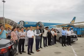 Vietnamese and Indian officials at the handover ceremony of the mortal remains of 15 Indian victims in the speedboat capsize off Phu Quoc Island in the southern province of An Giang. (Photo: Ho Chi Minh City Department of External Relations)