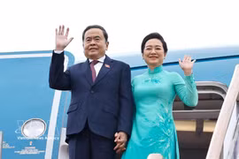 President of the National Assembly Tran Thanh Man and his spouse Nguyen Thi Thanh Nga leave Seoul on September 9 morning, concluding their official visit to the Republic of Korea. (Photo: VNA)
