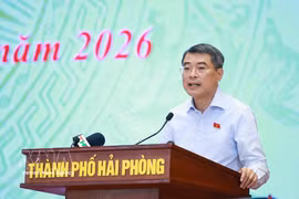 Prime Minister Le Minh Hung speaks at the meeting with Hai Phong voters (Photo: VNA)