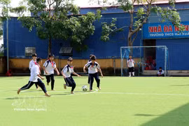 Students play football during a break atthe Hai Xuan Secondary School in Ninh Binh province . (Photo: VNA) 