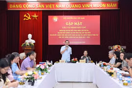 At the meeting of the Vietnam Association for Promoting Education in Hanoi on September 25 (Photo: VNA)