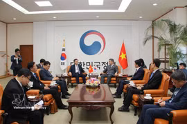 The working session between representatives of the Ho Chi Minh National Academy of Politics and the RoK Ministry of the Interior and Safety. (Photo: VNA)