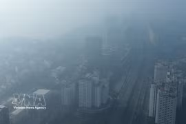 Hanoi streets are covered with fine dust. The capital has conducted different measures to control air pollution, especially in the dry season. (Photo: VNA)