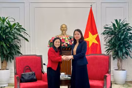 Deputy Minister of Foreign Affairs Nguyen Minh Hang (R) receives US Ambassador to Vietnam Jennifer Wicks. (Photo: Ministry of Foreign Affairs)