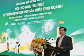 Deputy Minister of Industry and Trade Nguyen Sinh Nhat Tan speaks at the press conference on October 14. (Photo: VNA)