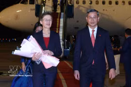 Liechtenstein Prime Minister Brigitte Haas (L) is welcomed at Noi Bai International Airport by Minister of Finance Ngo Van Tuan. (Photo: VNA)