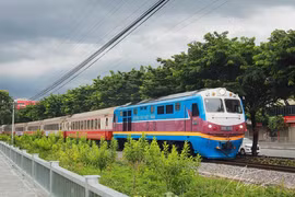 Vietnam Railways has introduced a range of tourism, heritage and dedicated train services, attracting growing numbers of passengers. (Photo: VNA)
