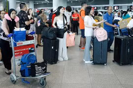 Air passengers at the departure terminal of the Phnom Penh International Airport. (Photo: khmertimeskh.com)