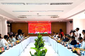 An overview of the meeting between Can Tho leaders and a delegation of Lao People’s Revolutionary Party officials. (Photo: VNA)