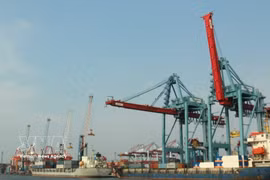 Container handling area at Priok Port in Jakarta, Indonesia. (Illustrative photo: VNA) 