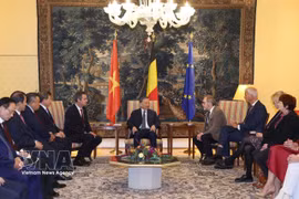 General Secretary of the Communist Party of Vietnam Central Committee and President To Lam (C) meets with Speaker of the Belgian Senate Vincent Blondel (L) and President of the Belgian House of Representatives Peter De Roover (R) on the afternoon of October 23, 2026. (Photo: VNA)