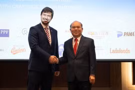 Vice Chairman of the Ho Chi Minh City People’s Committee Tran Van Bay (R) and Czech Ambassador to Vietnam Lukas Kaucky (Photo: hochiminh.gov.vn)