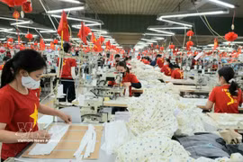 Workers at a textile and garment company. (Photo: VNA)