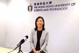 Professor Emily M. Nason, Director of Undergraduate Recruitment and Admissions at Hong Kong University of Science and Technology, grants an interview to the Vietnam News Agency. (Photo: VNA)