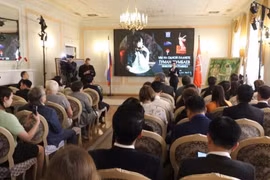 The opening ceremony of the painting exhibition. (Photo: VNA)