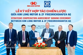 Representatives of Kim Long Motor and ZF Group sign strategic cooperation agreement on June 15. (Photo: VNA)