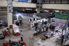Kiosks at Vinh market in Nghe An province (Illustrative photo: VNA)