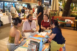 Ho Chi Minh City Book Street attracts a large number of vistors. (Photo: VNA)