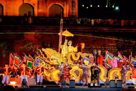 An artistic programme showcasing cultural heritage at the Thang Long Imperial Citadel during the 2025 festival. (Photo: Organising Board)