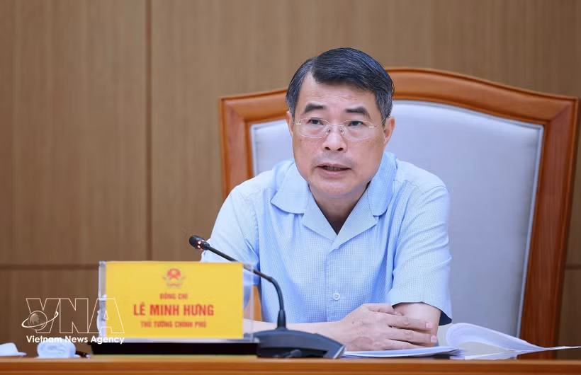 Prime Minister Le Minh Hung speaks at the meeting (Photo: VNA)