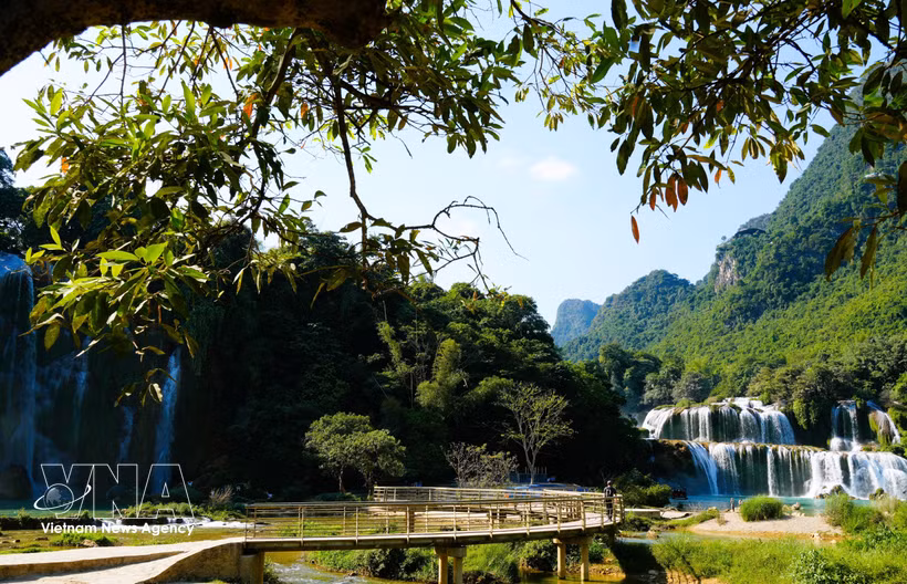 Ban Gioc Waterfall is one of Cao Bang’s prominent tourist attractions. (Photo: VNA).