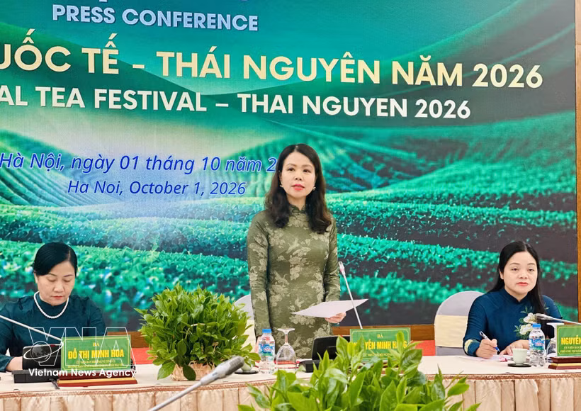 Deputy Foreign Minister Nguyen Minh Hang (centre) speaks at an international press conference in Hanoi on October 1 (Photo: VNA)