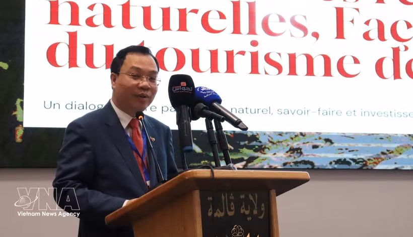 Vietnamese Ambassador to Algeria Vu Duy Long speaks at the forum on thermal tourism in Guelma city on October 26, 2026. (Photo: VNA)