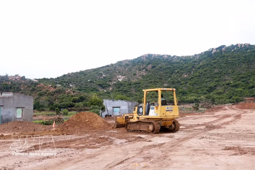 Construction is underway on the resettlement area serving the Ninh Thuan 2 nuclear power plant project (Photo: VNA)